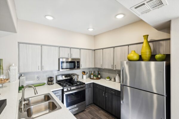 Adiamo-Las-Vegas-Apartments-Kitchen-Unit2424.jpg