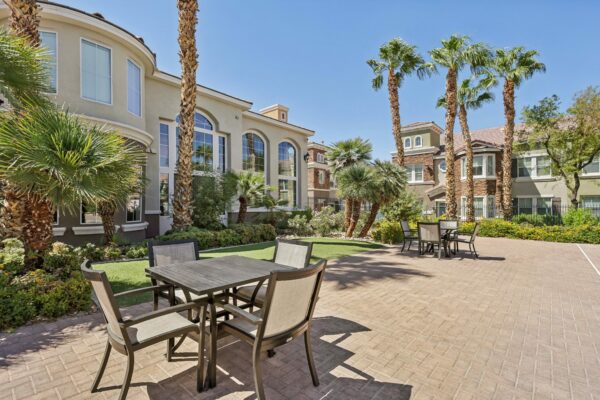 Arzano Henderson Apartments Outdoor Space
