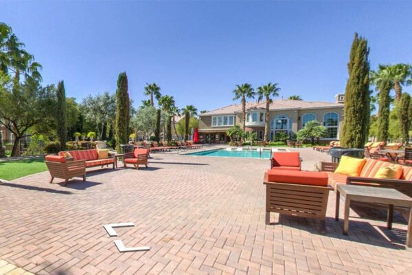Arzano Apartments pool area
