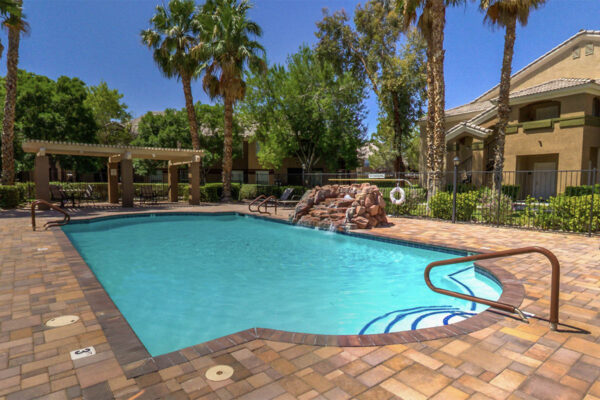 Summer Winds pool virtual tour.