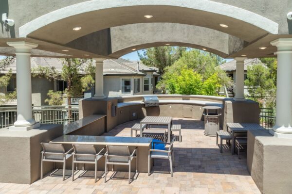 Adiamo-Outdoor-Grill-Area