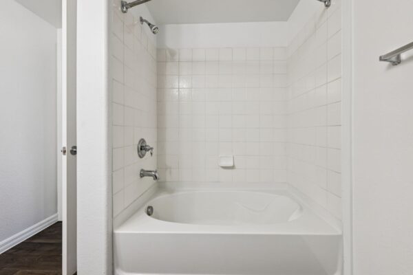 Altessa-Apartments-Unit-3141-Tub-Shower-Combo