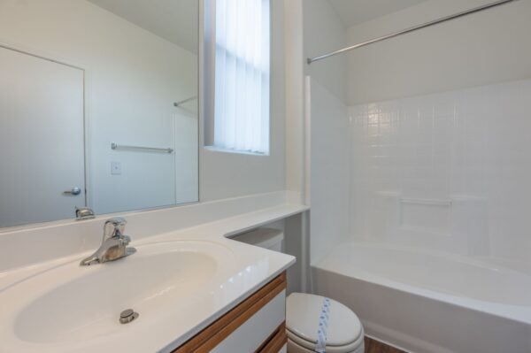Positano-Apartments-Las-Vegas-Tramonti-Bathroom-With-Window